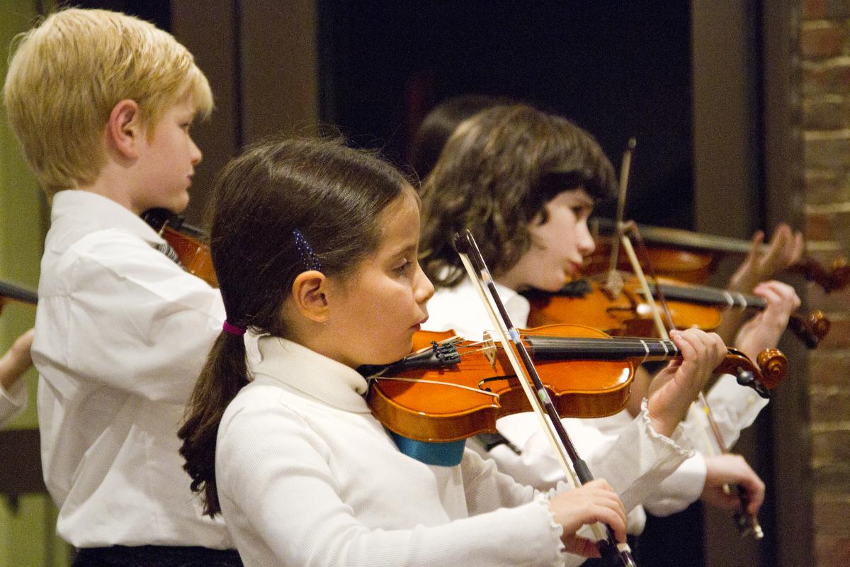 children playing violin | violin lessons and classes in colorado 