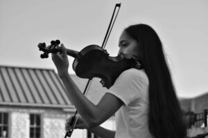 image of larina grey faculty at center for musical arts colorado playing violin | LaFayette Louisville boulder colorado music lessons violin viola